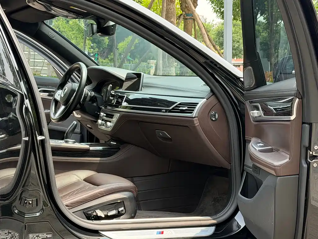 BMW 7 Series 2021 — фото 10
