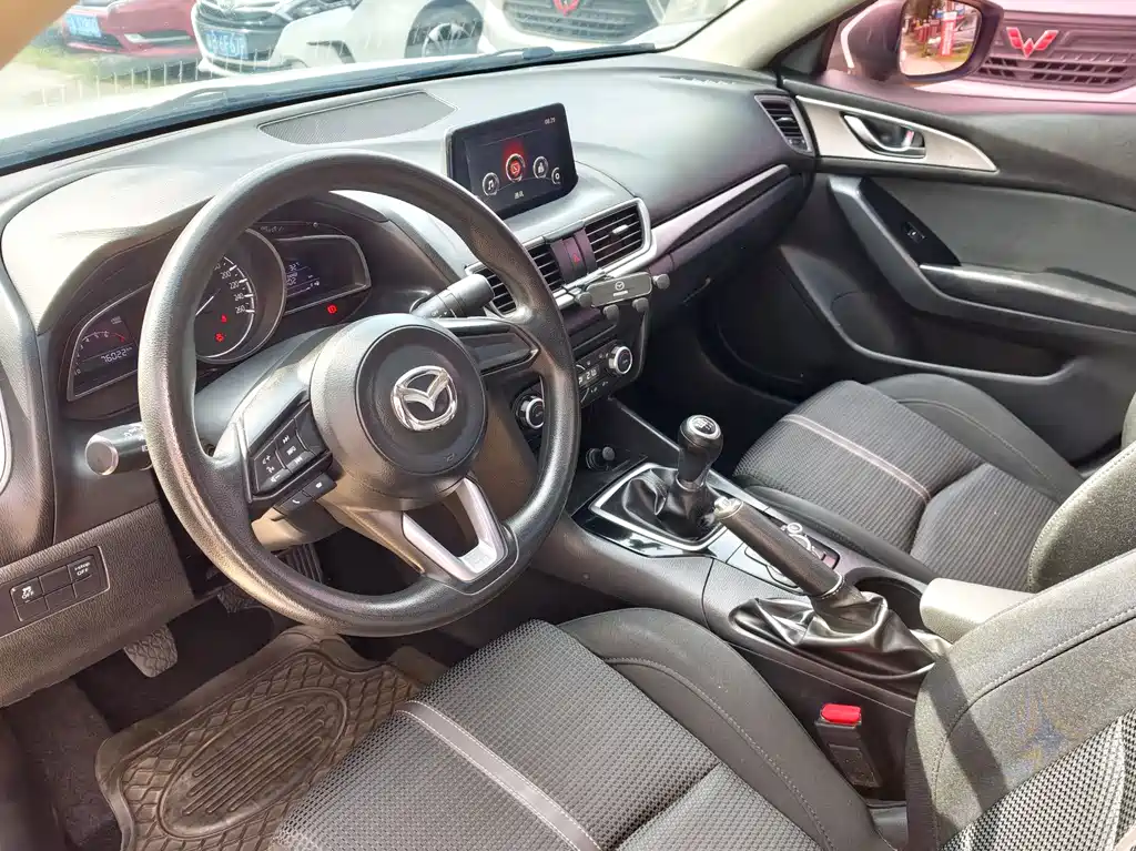 Mazda 3 Axela 2017 — фото 32
