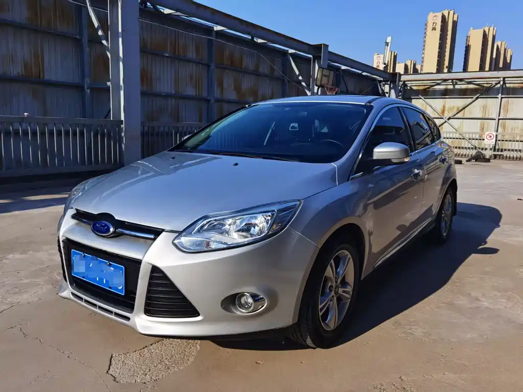 Ford Focus 2013 — фото 1