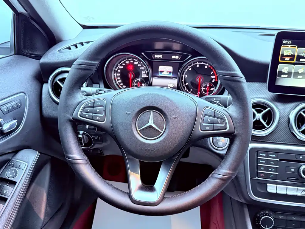 Mercedes-Benz GLA 2017 — фото 11
