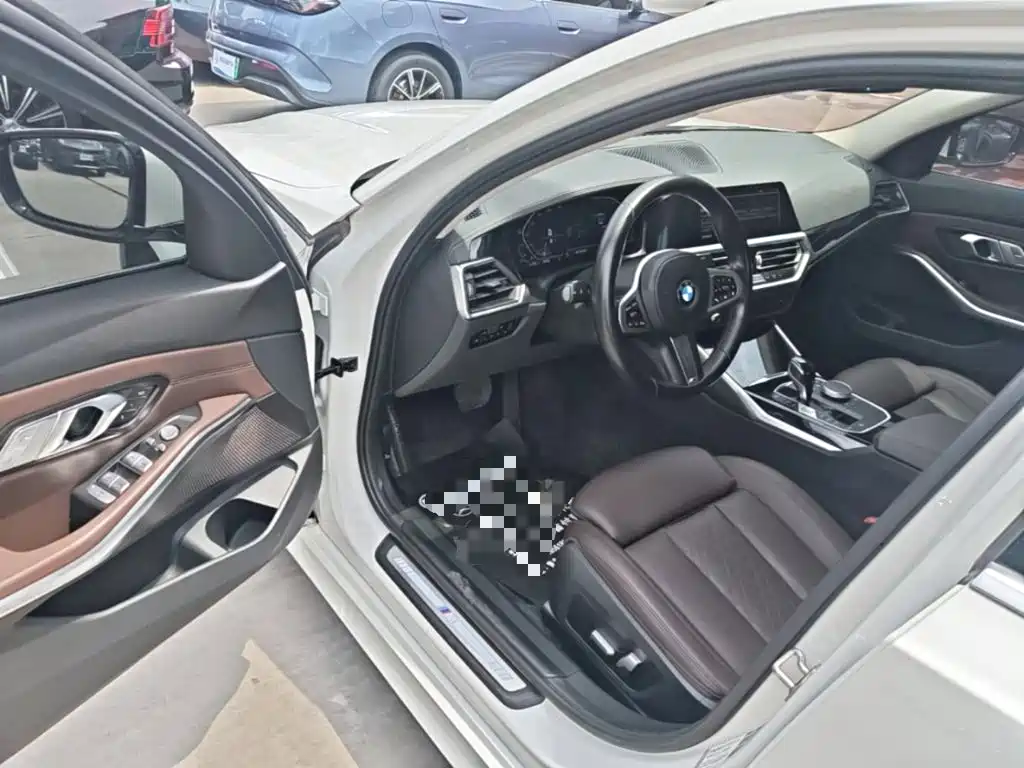 BMW 3 Series 2022 — фото 16