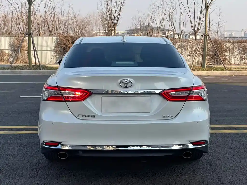 Toyota Camry 2023 — фото 8