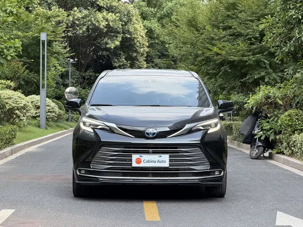 Toyota Sienna 2023 — фото 2