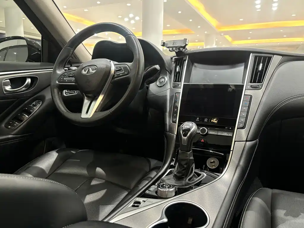 Infiniti Q50L 2018 — фото 13