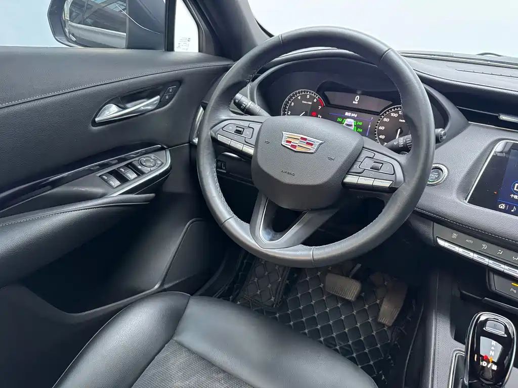 Cadillac XT4 2022 — фото 11