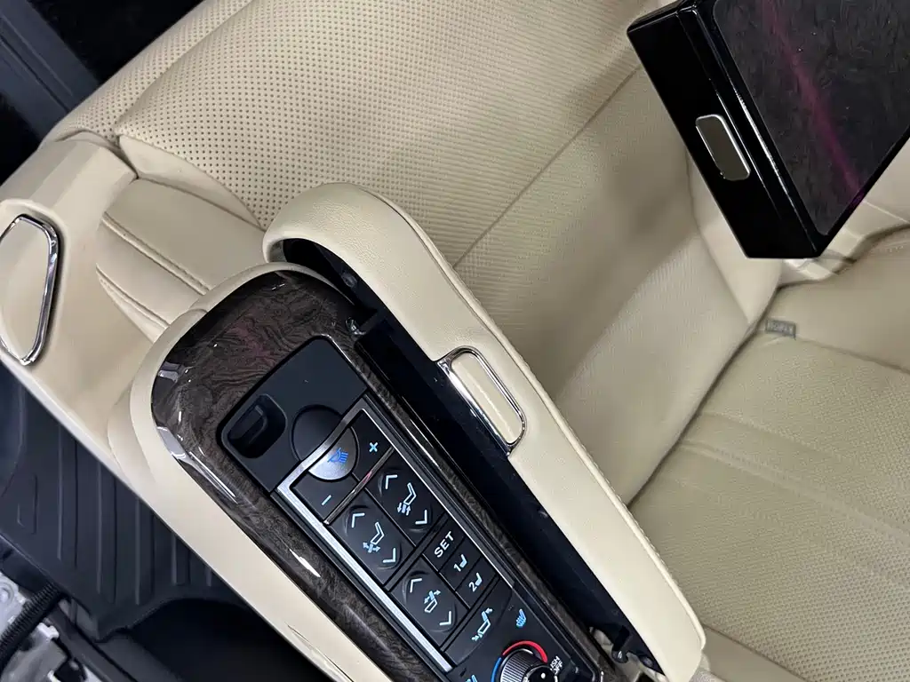 Toyota Alphard 2020 — фото 13