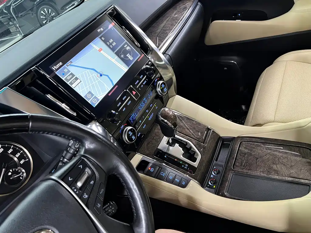 Toyota Alphard 2020 — фото 25