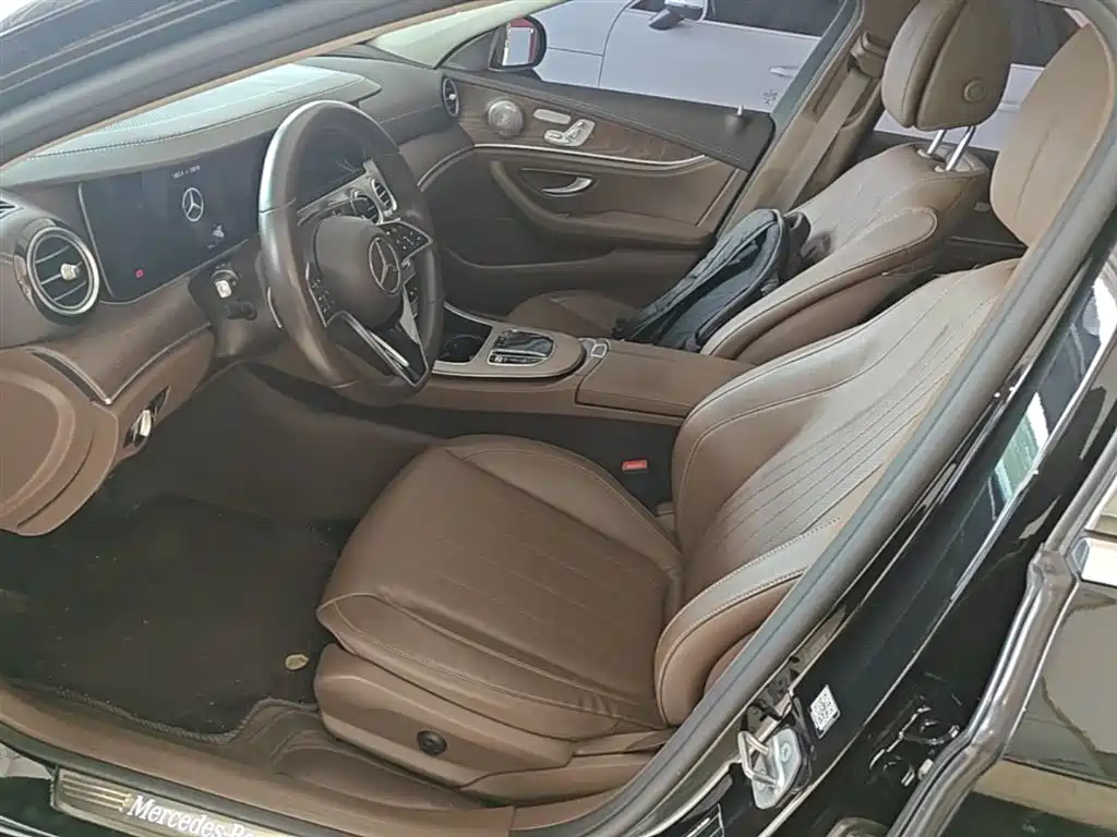 Mercedes-Benz E-Class 2023 — фото 15