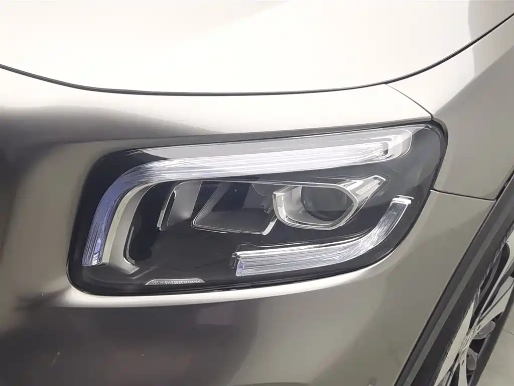 Mercedes-Benz GLB 2021