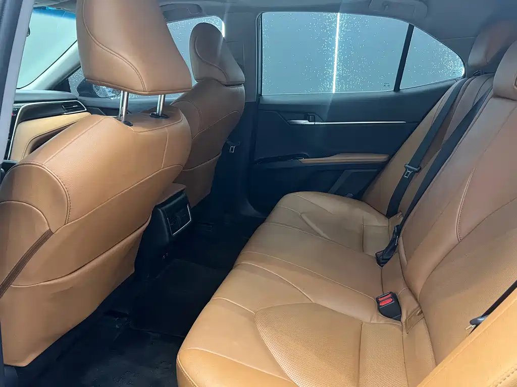 Toyota Camry 2023 — фото 8