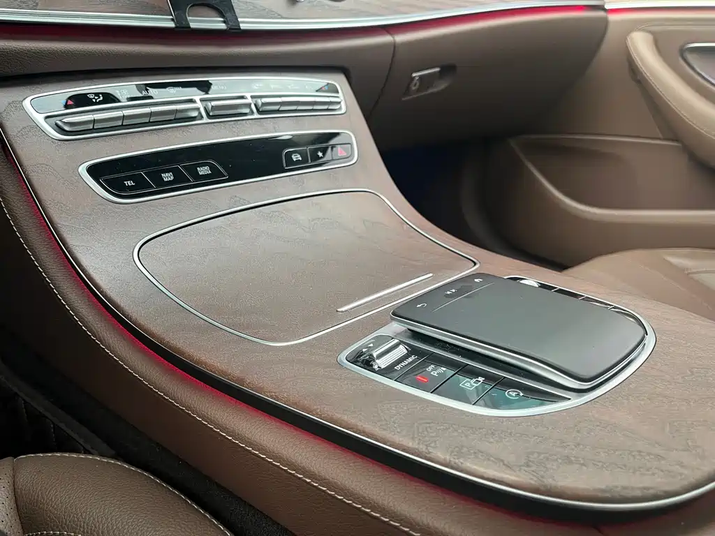 Mercedes-Benz E-Class 2024 — фото 10