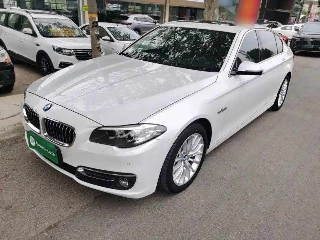 BMW 5 Series 2017 — фото 1
