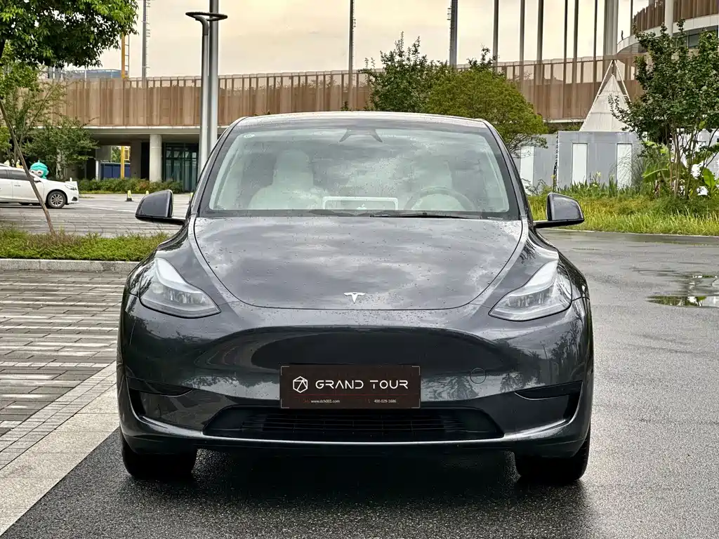 Tesla Model Y 2025 — фото 2