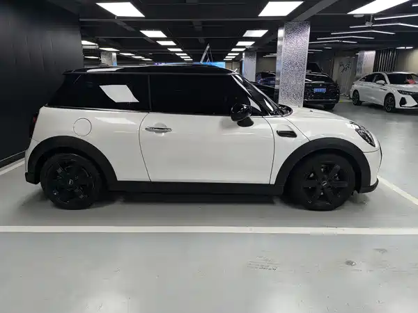 MINI MINI 2023