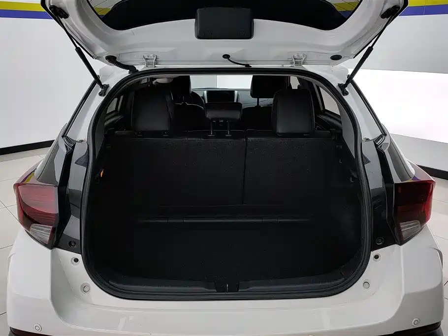 Toyota Yaris L 2021