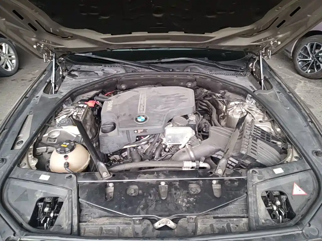 BMW 5 Series 2015 — фото 20