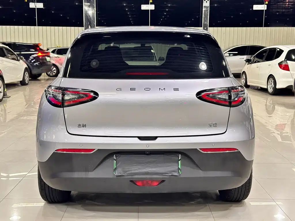 Geely Galaxy Starwish 2025 — фото 10