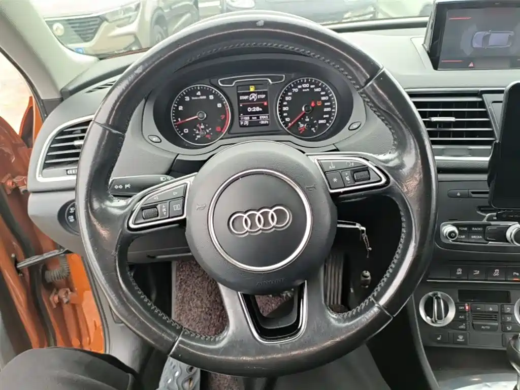 Audi Q3 2015 — фото 11