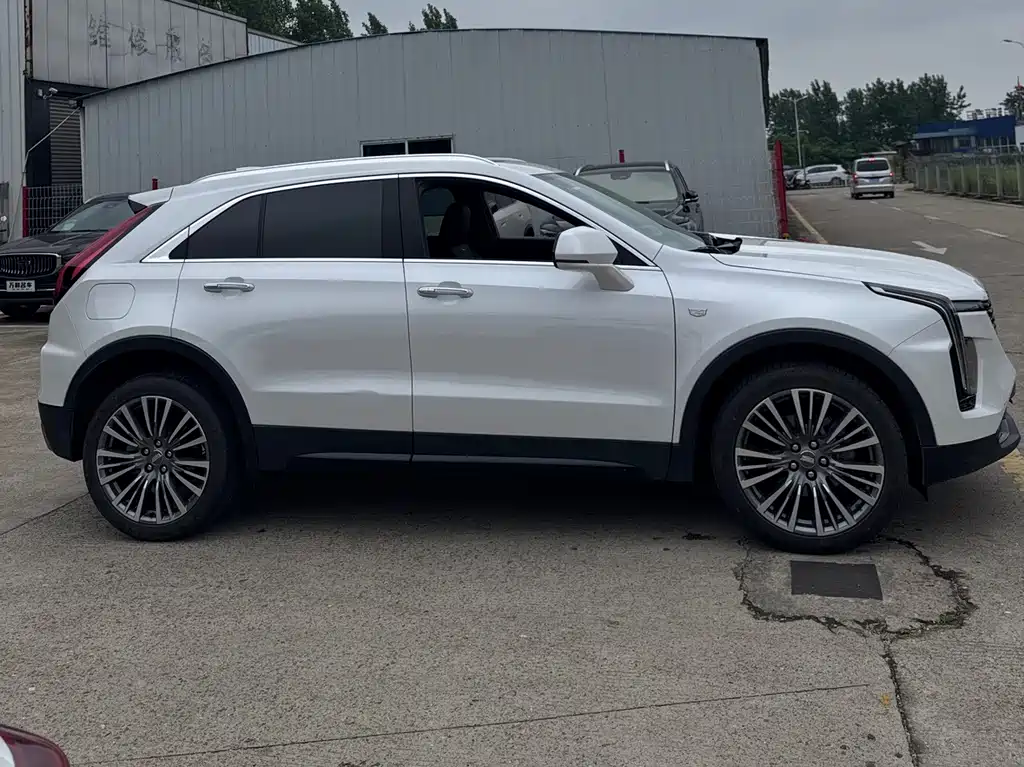 Cadillac XT4 2025 — фото 3