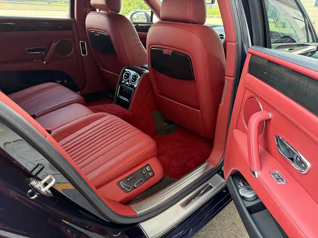 Bentley Flying Spur 2018 — фото 14