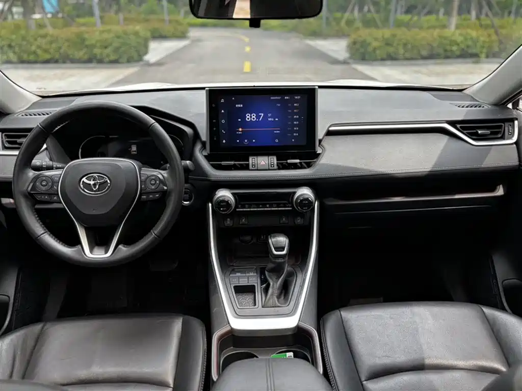 Toyota RAV4 2022 — фото 16