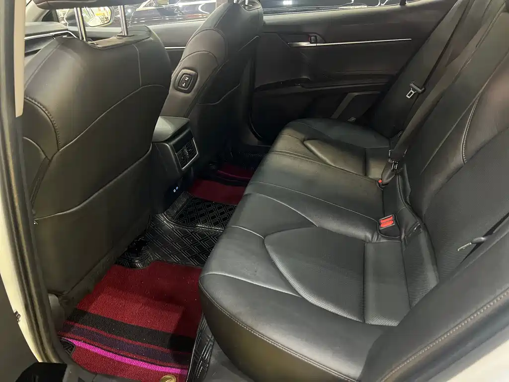 Toyota Camry 2023 — фото 11