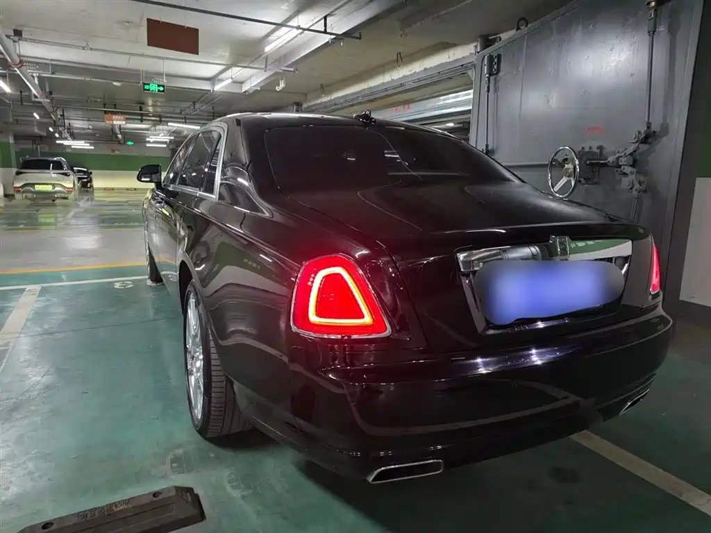 Rolls-Royce Ghost 2016 — фото 11