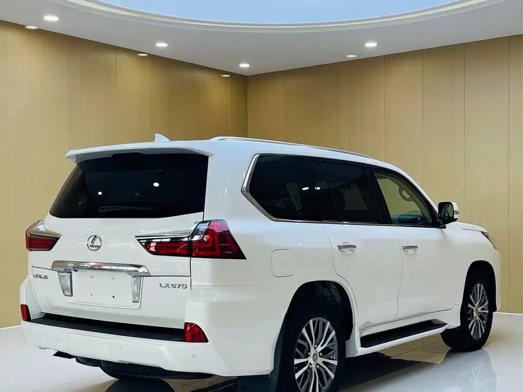 Lexus LX 2017 — фото 9