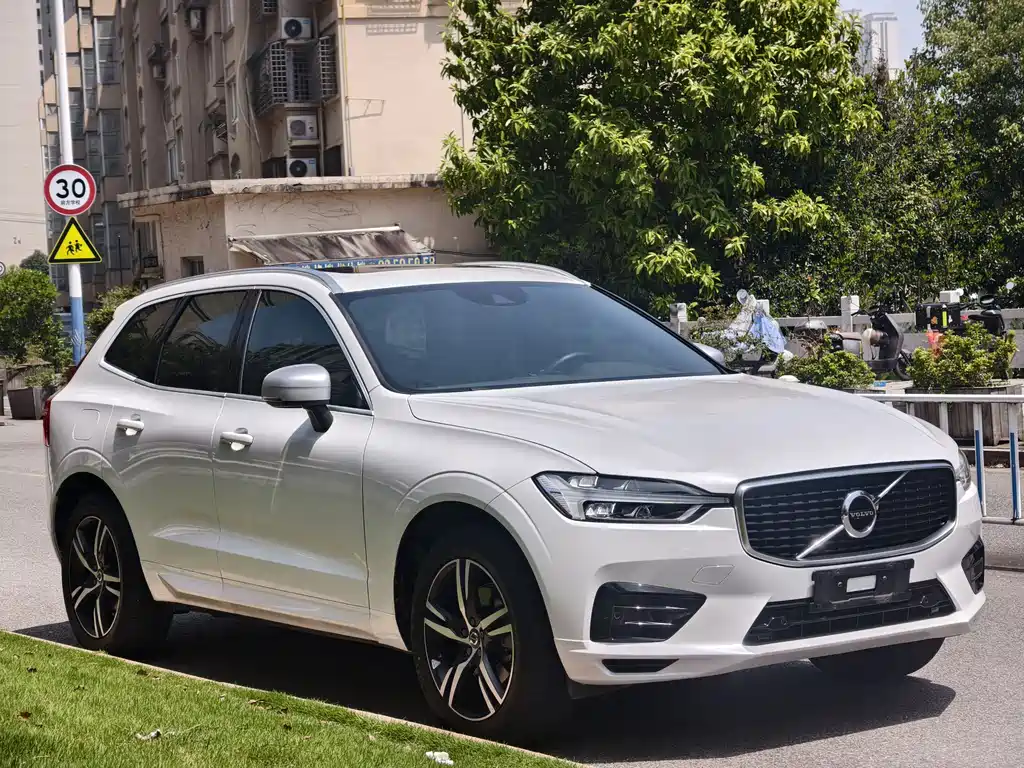 Volvo XC60 2019 — фото 3