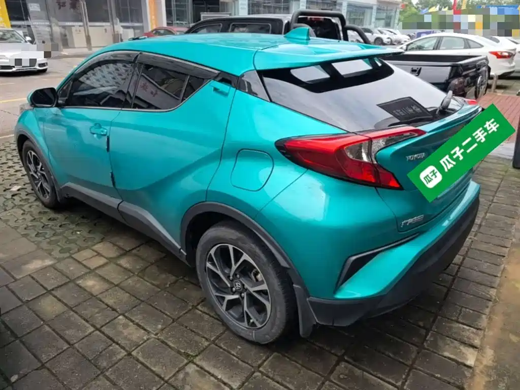 Toyota C-HR 2018 — фото 9