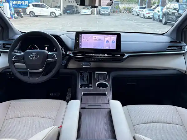 Toyota Granvia 2024