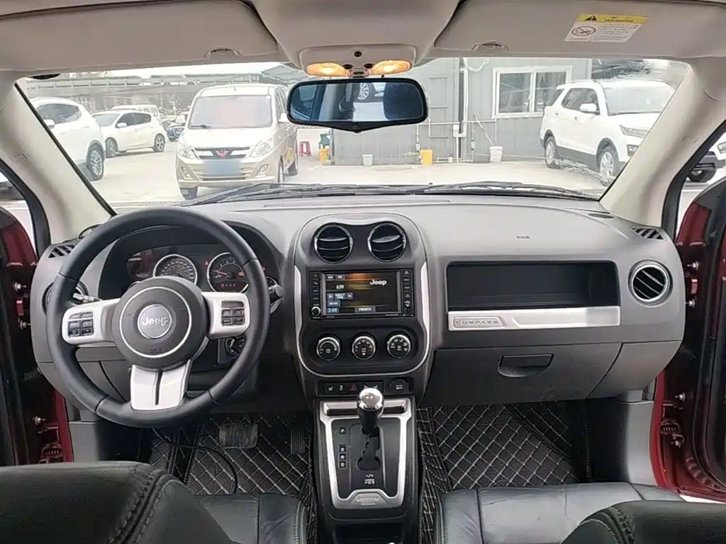 Jeep Compass 2015 — фото 10