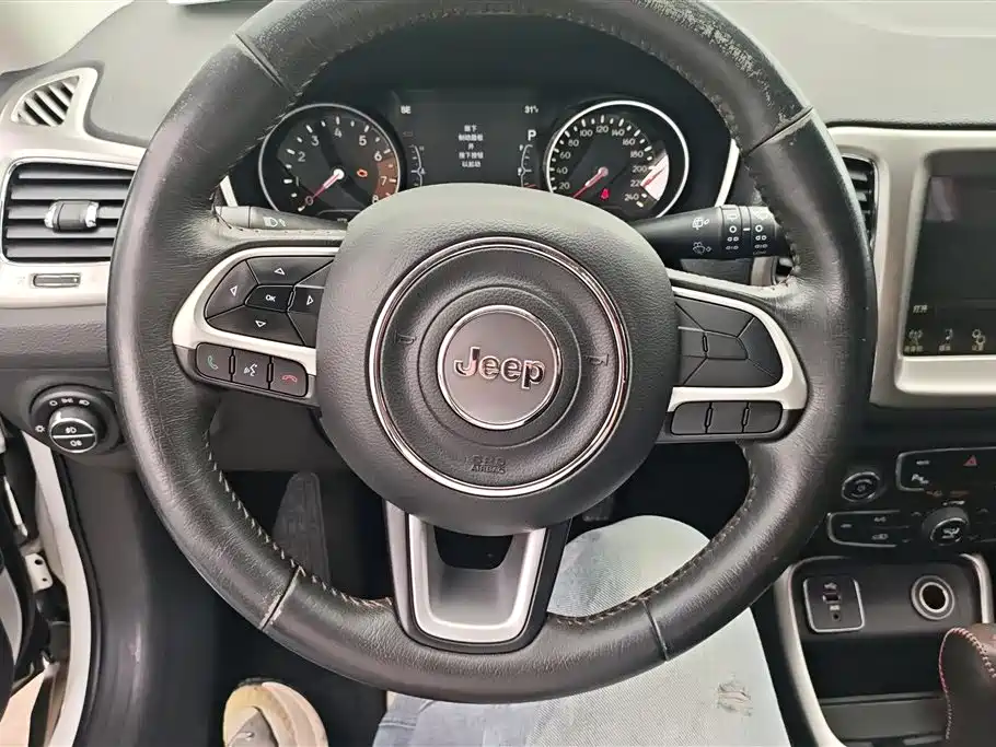 Jeep Compass 2017 — фото 15