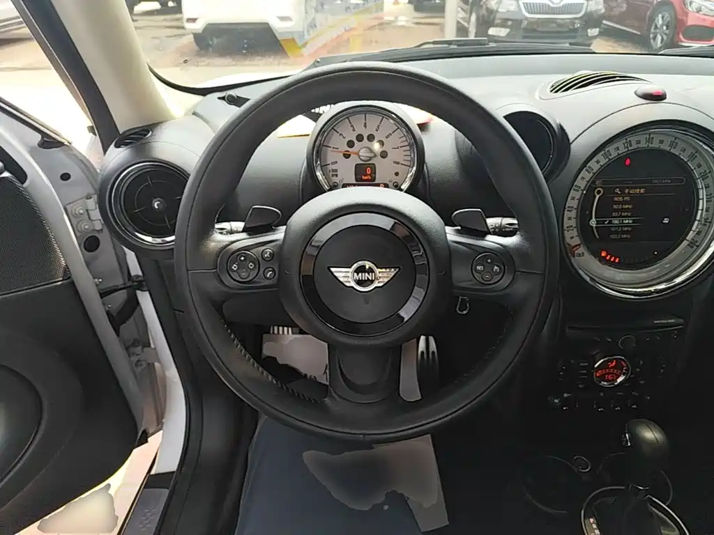 MINI Countryman 2015 — фото 11