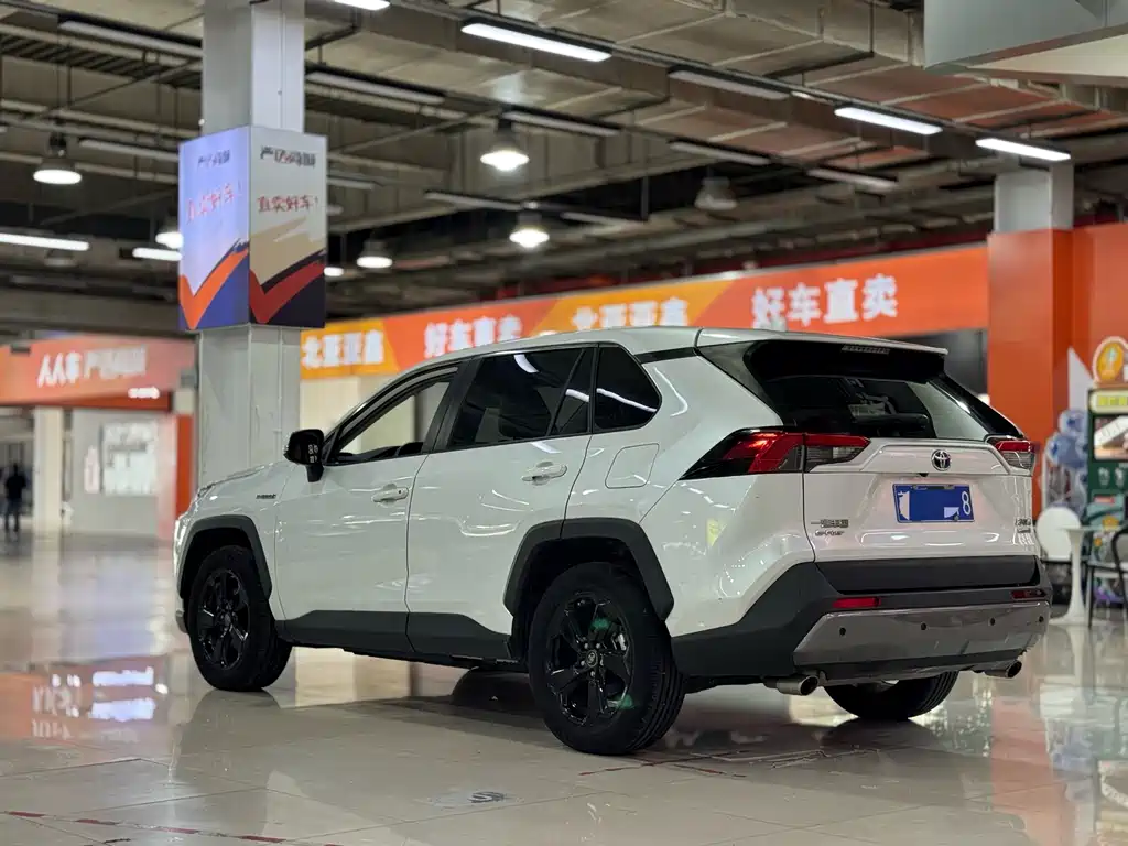 Toyota RAV4 2021