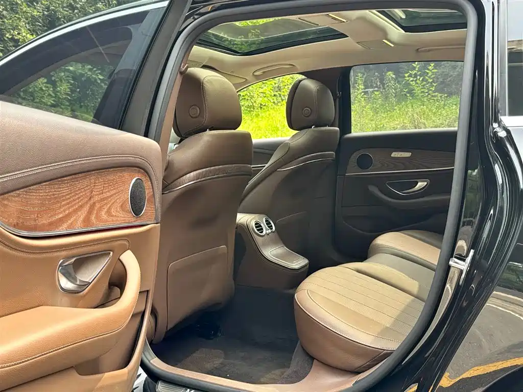 Mercedes-Benz E-Class 2022 — фото 15