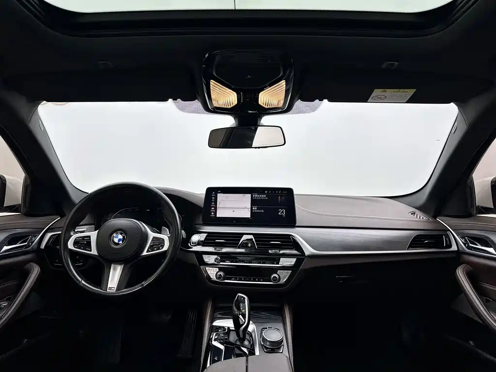 BMW 5 Series 2021 — фото 12