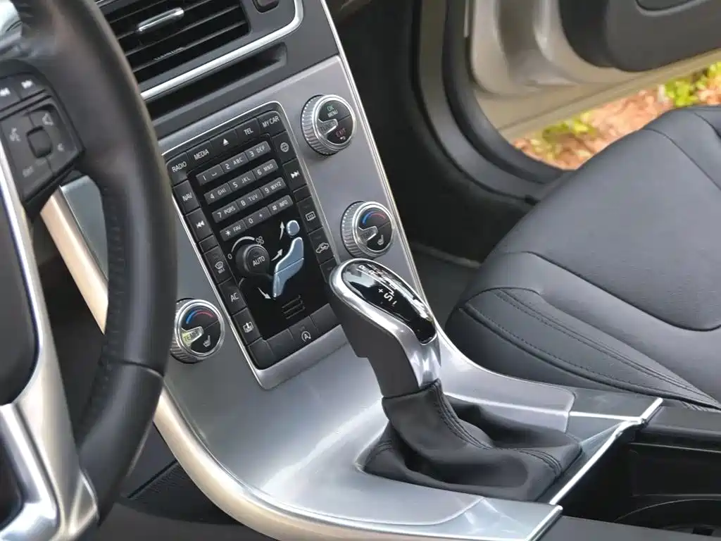 Volvo S60 2017 — фото 10