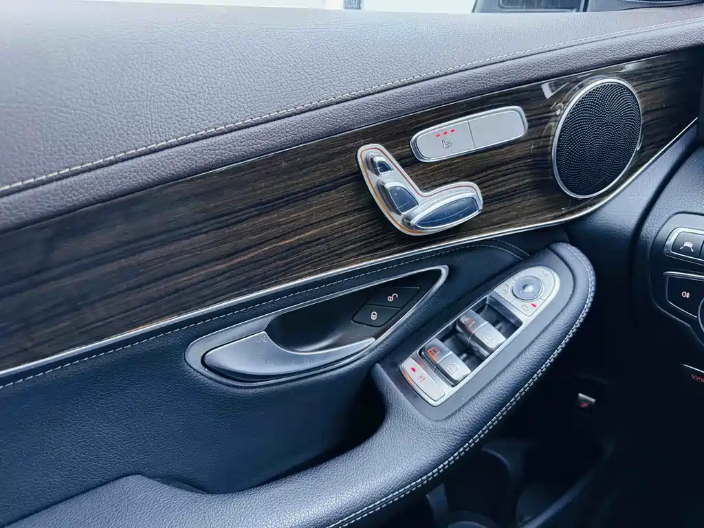 Mercedes-Benz GLC 2018 — фото 17