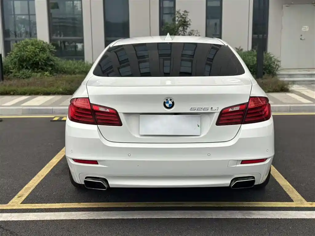 BMW 5 Series 2016 — фото 25