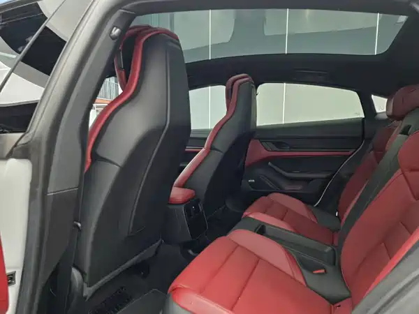 Porsche Taycan 2023