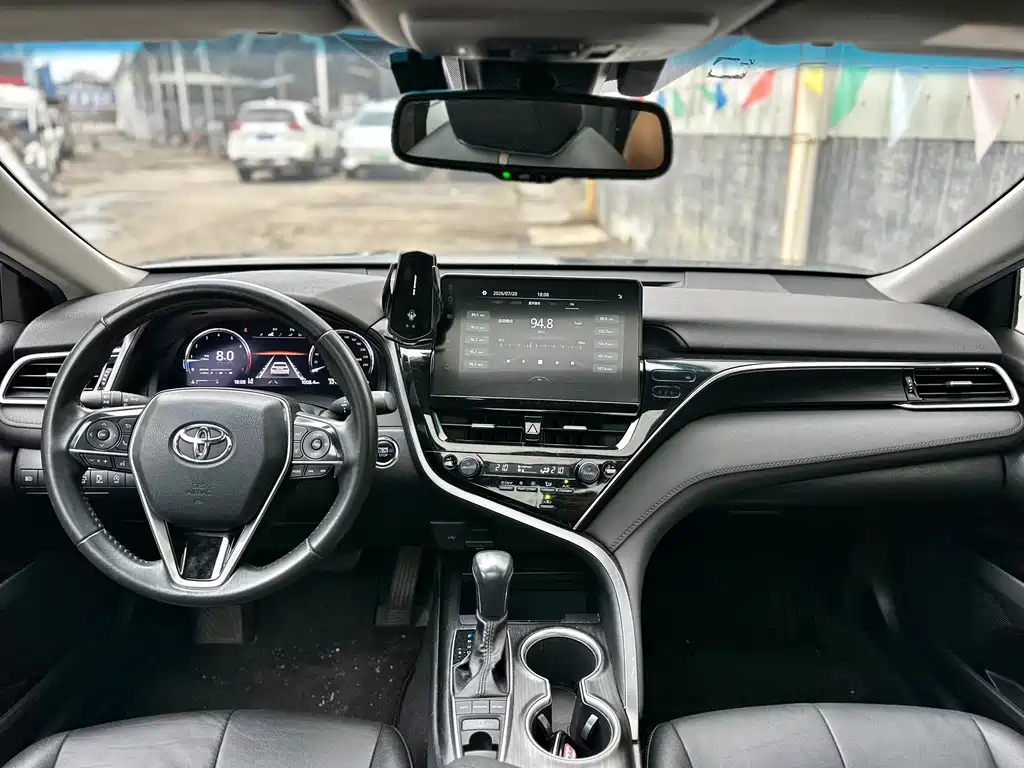 Toyota Camry 2022 — фото 8