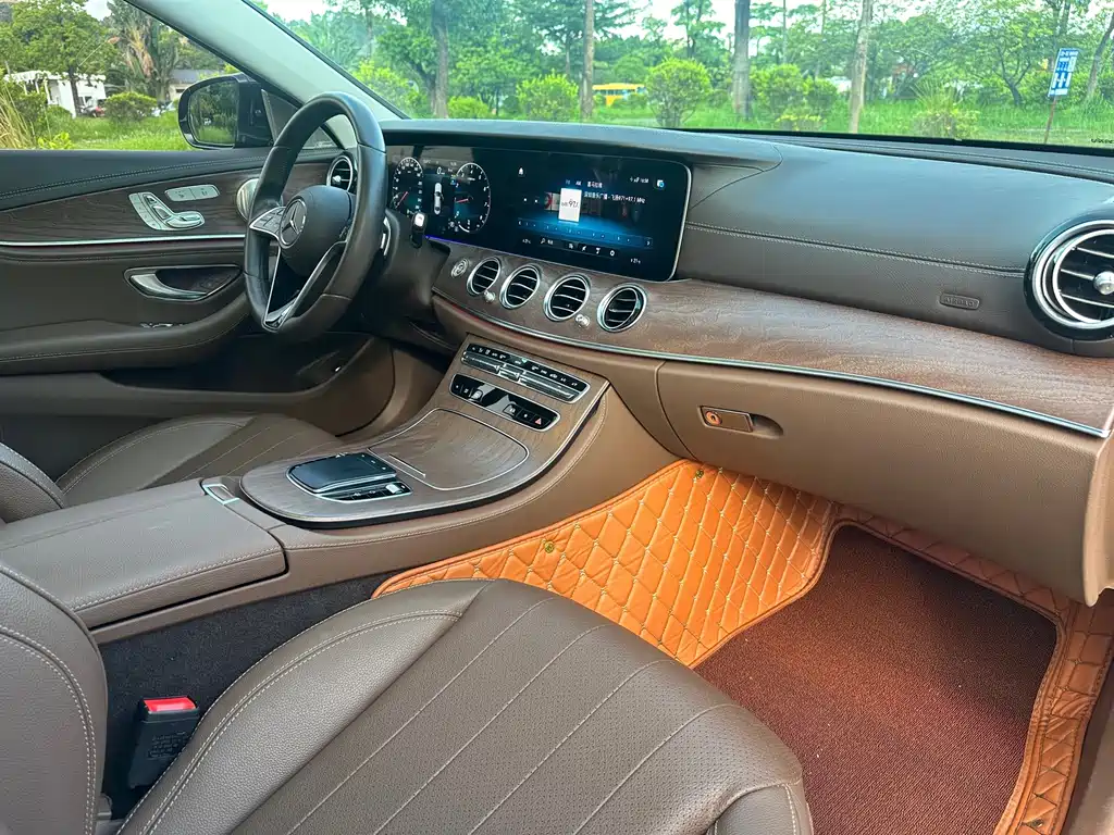 Mercedes-Benz E-Class 2023 — фото 10