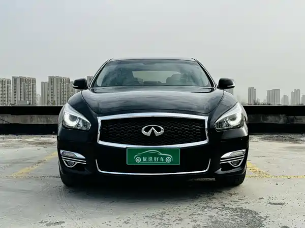 Infiniti Q70 2016
