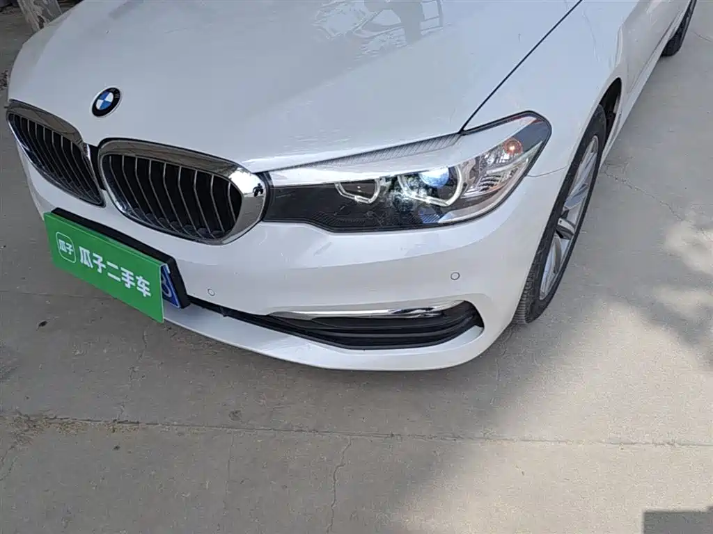 BMW 5 Series 2017 — фото 18