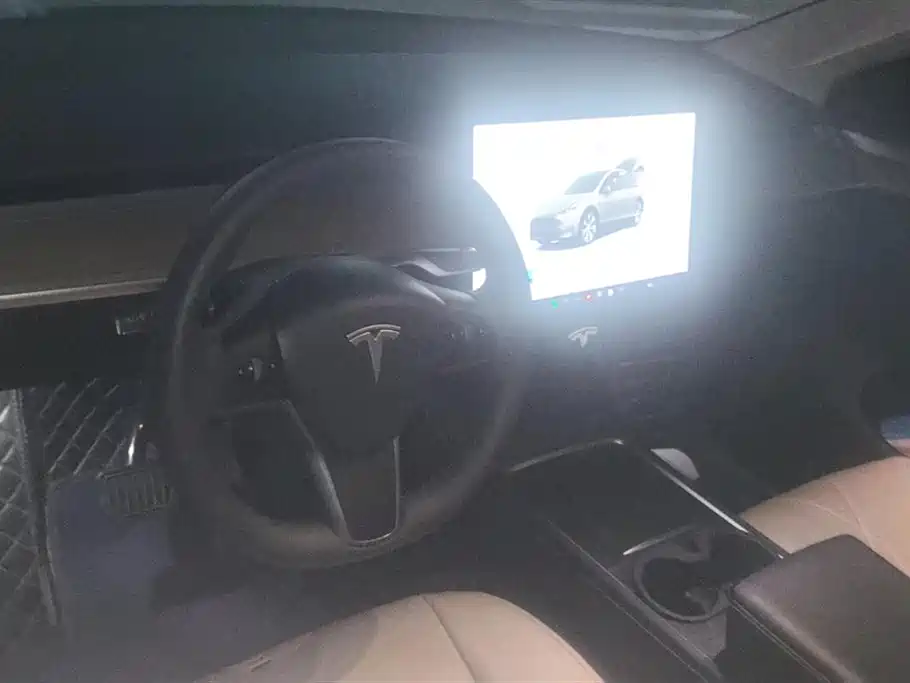 Tesla Model Y 2023 — фото 12