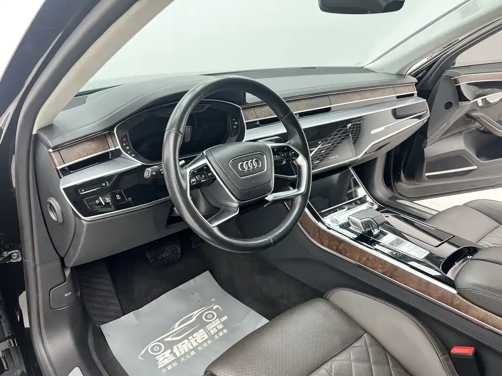 Audi A8 2022 — фото 12