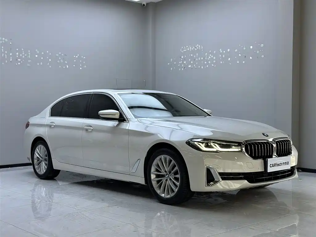 BMW 5 Series 2022 — фото 2