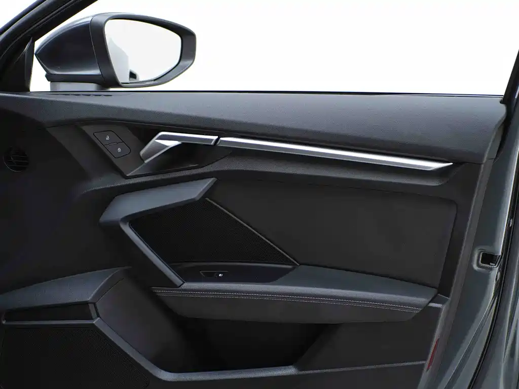 Audi A3 2023 — фото 24