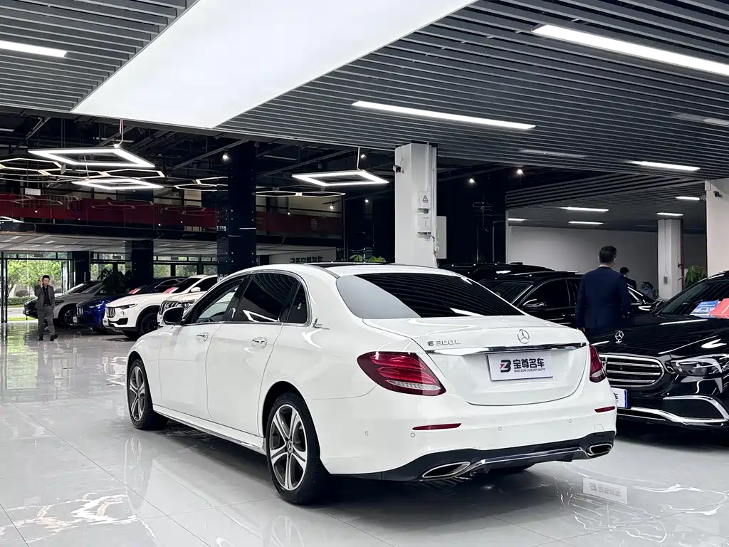 Mercedes-Benz E-Class 2018 — фото 17